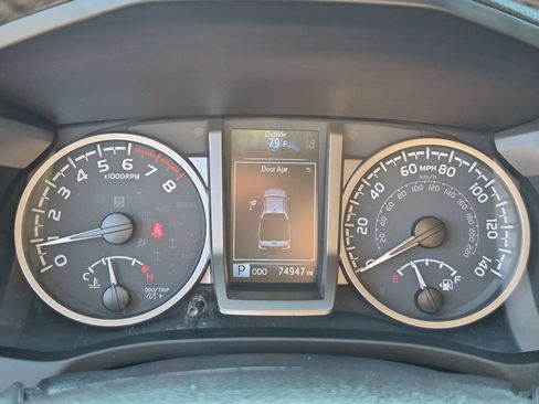 Used 2021 Toyota Tacoma SR5 AWD/4WD image 11