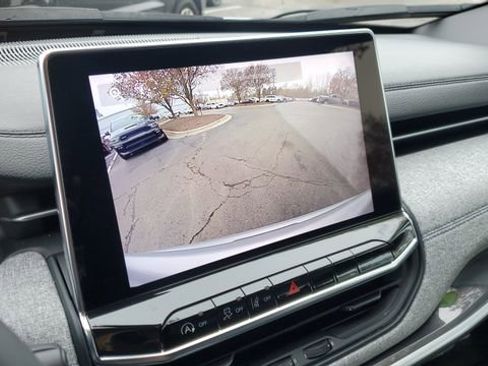 Certified 2024 Jeep Compass Latitude image 16