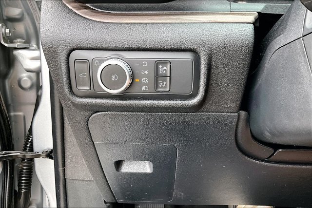 Used 2021 Ford Explorer Limited w/ Equipment Group 301A AWD/4WD image 15