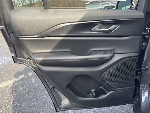 New 2025 Jeep Grand Cherokee Altitude image 14