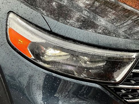 Used 2023 Ford Explorer XLT image 31