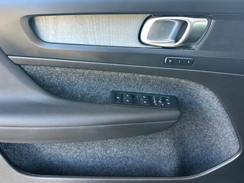 Certified 2025 Volvo XC40 B5 Plus AWD/4WD image 10