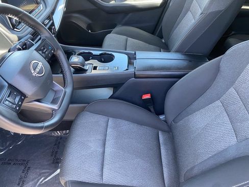 Used 2025 Nissan Rogue SV FWD image 22
