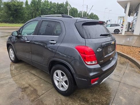 Used 2017 Chevrolet Trax LT w/ LT Convenience Package FWD image 3