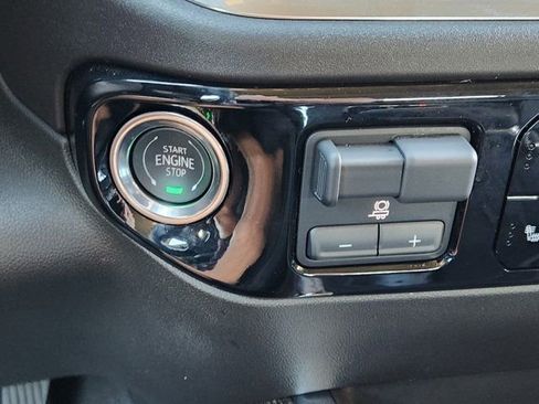 Used 2025 Chevrolet Silverado 1500 RST w/ Z71 Off-Road Package image 8