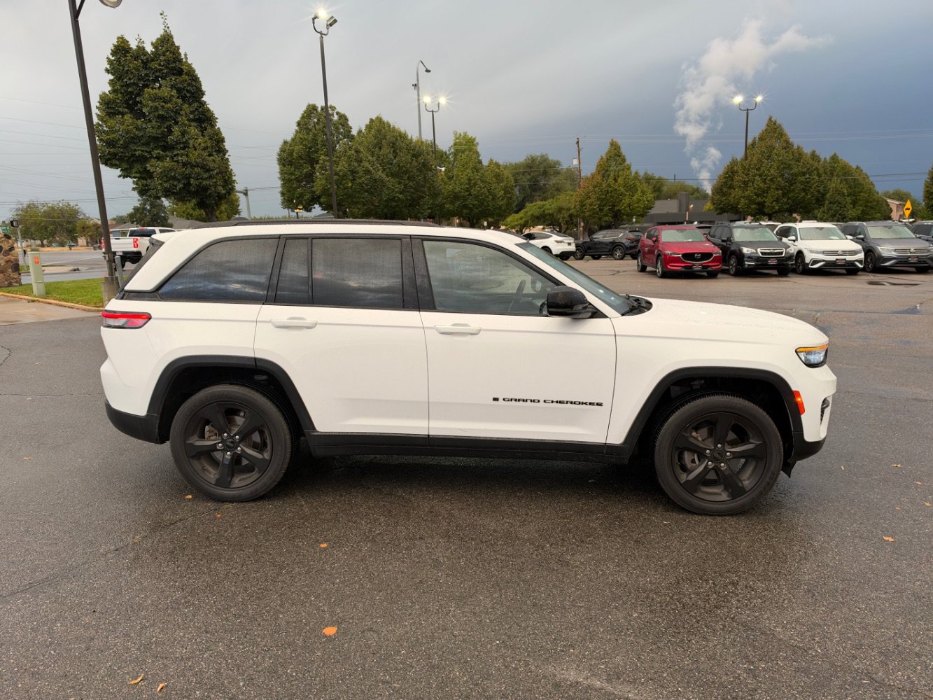 Used 2023 Jeep Grand Cherokee Altitude AWD/4WD image 6