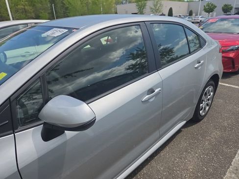 Used 2025 Toyota Corolla LE w/ Convenience Package image 6