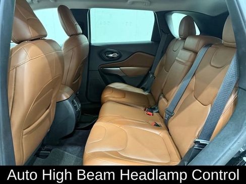 Used 2019 Jeep Cherokee Overland w/ Technology Group image 17