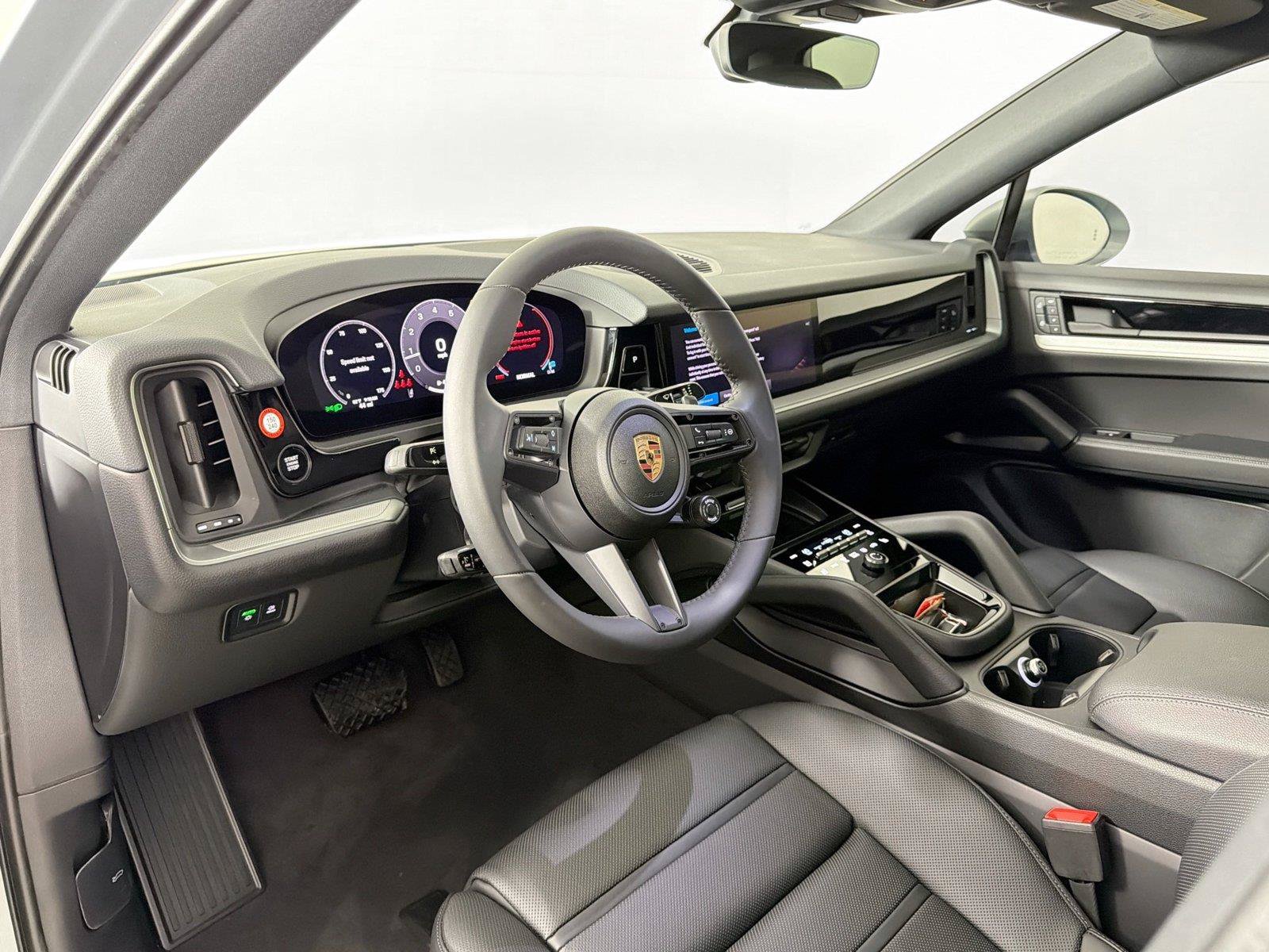 Certified 2025 Porsche Cayenne Coupe AWD/4WD image 4