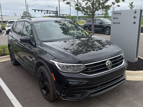Used 2023 Volkswagen Tiguan SE R-Line AWD/4WD image 2
