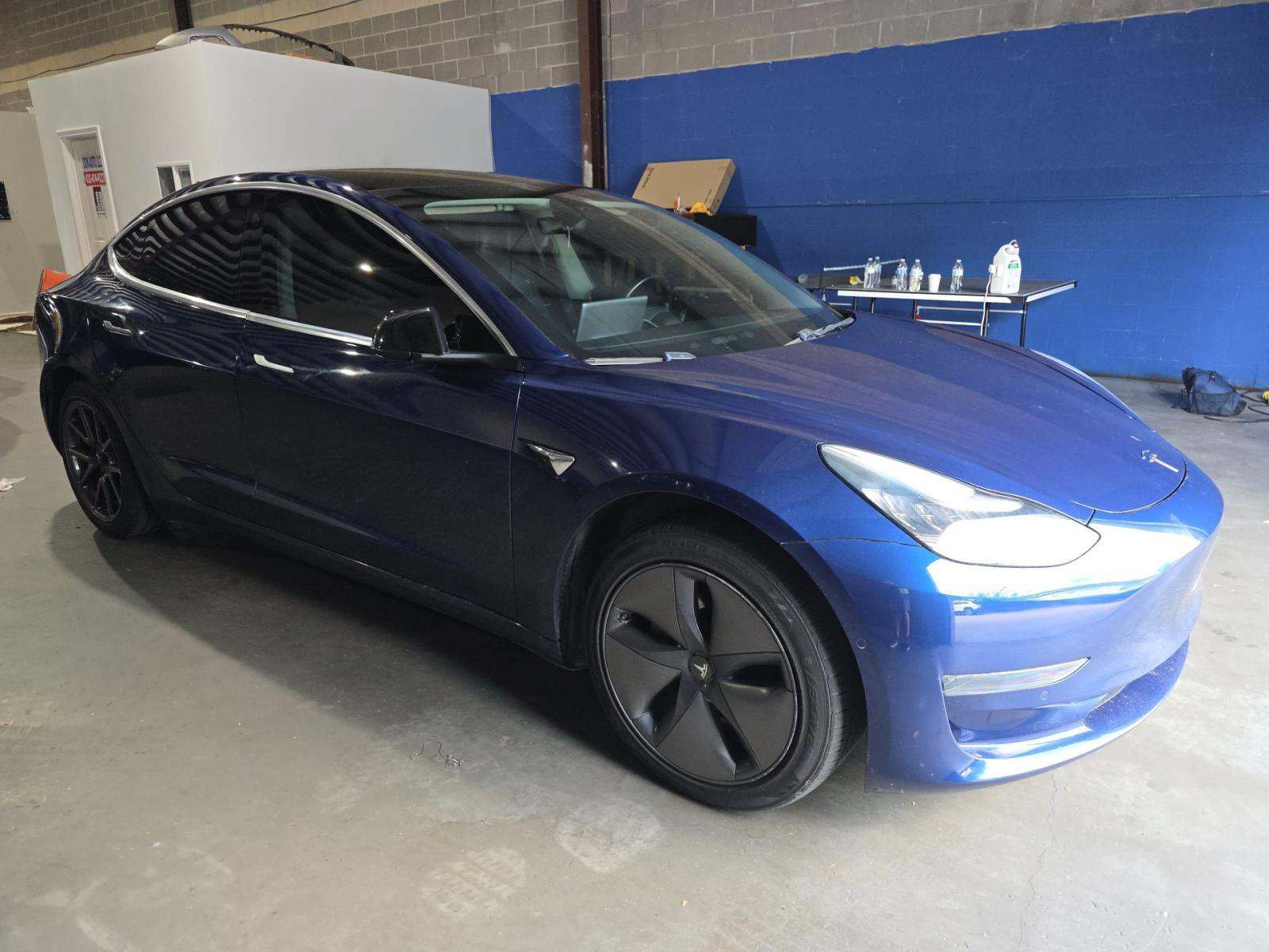 Used 2019 Tesla Model 3 Standard Range RWD image 2