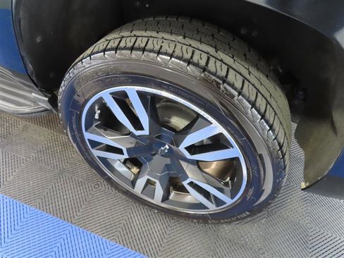 Used 2018 Chevrolet Tahoe Premier AWD/4WD image 6