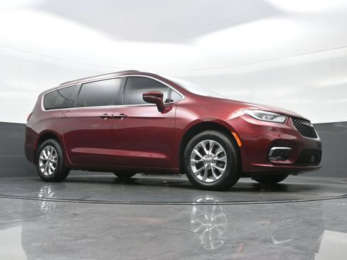 Used 2022 Chrysler Pacifica Touring-L AWD/4WD image 34