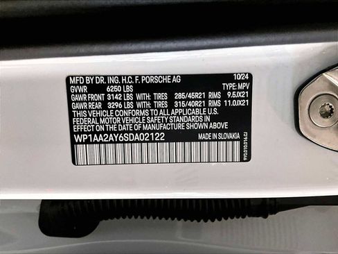 Used 2025 Porsche Cayenne image 37