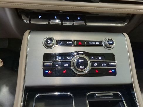 Used 2023 Lincoln Aviator AWD w/ Premium Package image 12