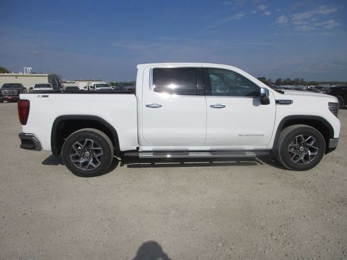 New 2026 GMC Sierra 1500 SLT w/ SLT Premium Package AWD/4WD image 3