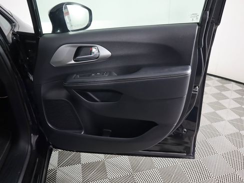 Used 2022 Chrysler Pacifica Limited w/ S Appearance Package image 27