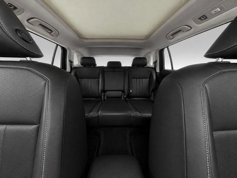 Used 2022 Volkswagen Tiguan SE AWD/4WD image 29