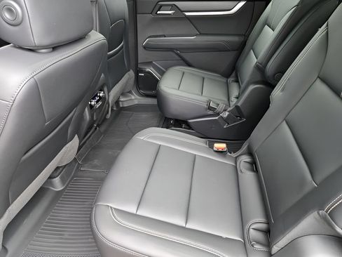 New 2026 GMC Acadia Elevation w/ Elevation Premium Package FWD image 19