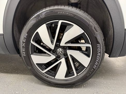 Used 2025 Volkswagen Atlas SE image 19