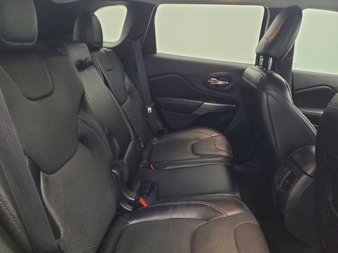 Used 2019 Jeep Cherokee Limited w/ Luxury Group FWD image 19
