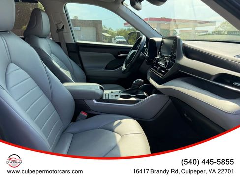 Used 2021 Toyota Highlander XLE FWD image 17