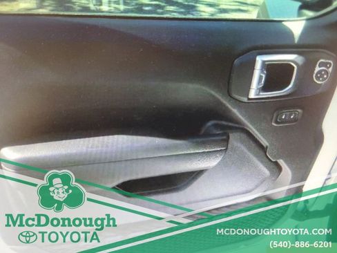 Used 2024 Jeep Wrangler Sport S image 11