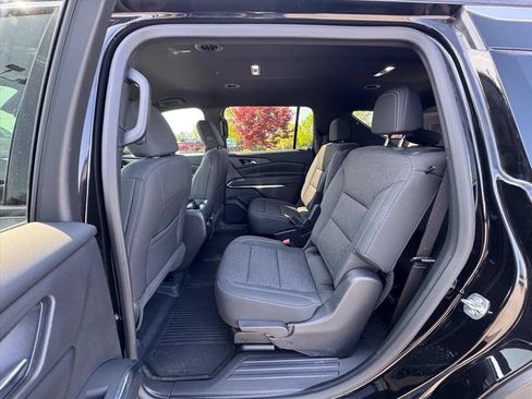 Used 2026 Chevrolet Traverse LT w/ LPO, Floor Liner Package FWD image 12