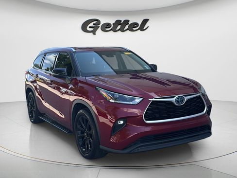 Used 2021 Toyota Highlander XLE FWD image 3