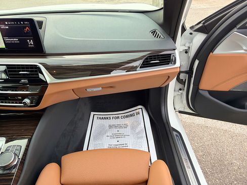 Used 2023 BMW 530i w/ Premium Package image 18