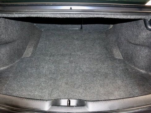 Used 2018 Chrysler 300 Touring L image 14