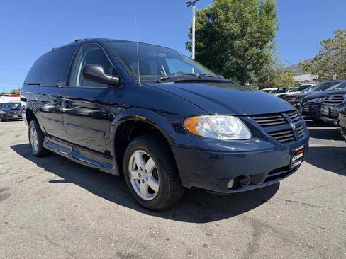 Used 2007 Dodge Grand Caravan SXT w/ Premium Group FWD image 2