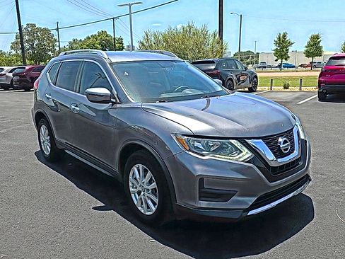 Used 2017 Nissan Rogue SV FWD image 3