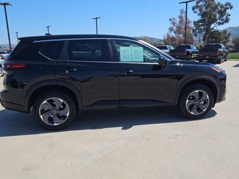 Used 2026 Nissan Rogue SV FWD image 9