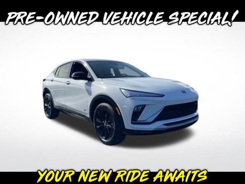 Used 2025 Buick Envista Sport Touring image 1