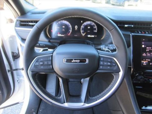 New 2025 Jeep Grand Cherokee Laredo image 17