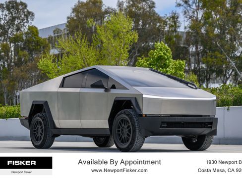 Used 2024 Tesla Cybertruck AWD Crew Cab image 10