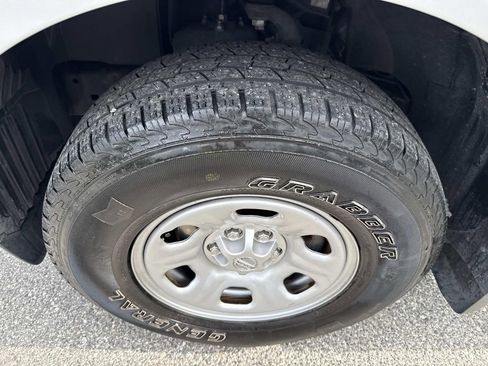 Used 2018 Nissan Frontier S image 12