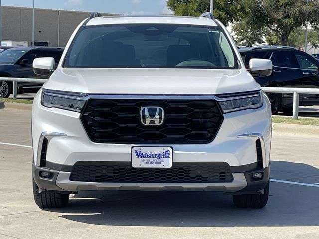 Used 2025 Honda Pilot Touring image 8