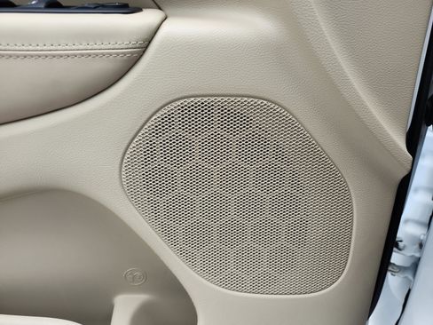 Used 2020 Jeep Grand Cherokee Overland image 21