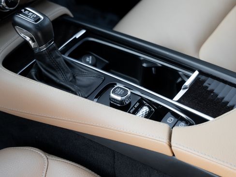 Used 2019 Volvo XC90 T6 Momentum image 17