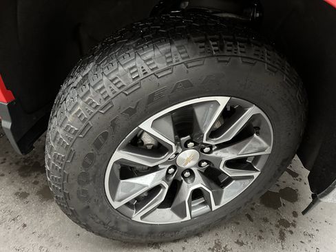 Used 2024 Chevrolet Silverado 1500 LT AWD/4WD image 11