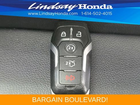 Used 2016 Ford Explorer XLT w/ Equipment Group 202A AWD/4WD image 23