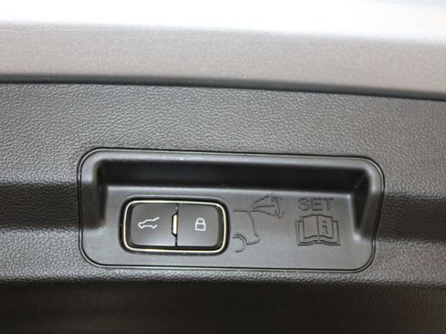 Used 2020 Ford Explorer XLT w/ Comfort Package RWD image 29