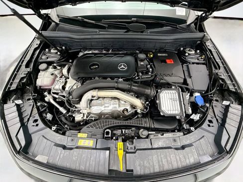Certified 2025 Mercedes-Benz GLB 250 image 27