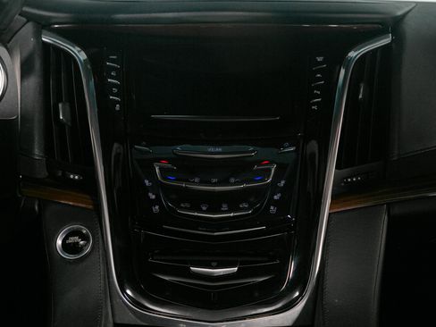 Used 2018 Cadillac Escalade Premium Luxury image 42
