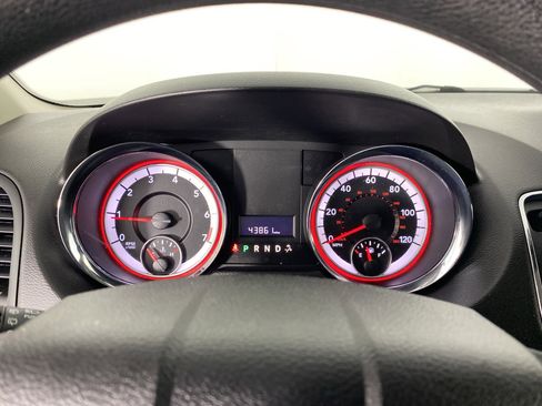 Used 2018 Dodge Grand Caravan SE w/ UConnect Hands-Free Group image 19