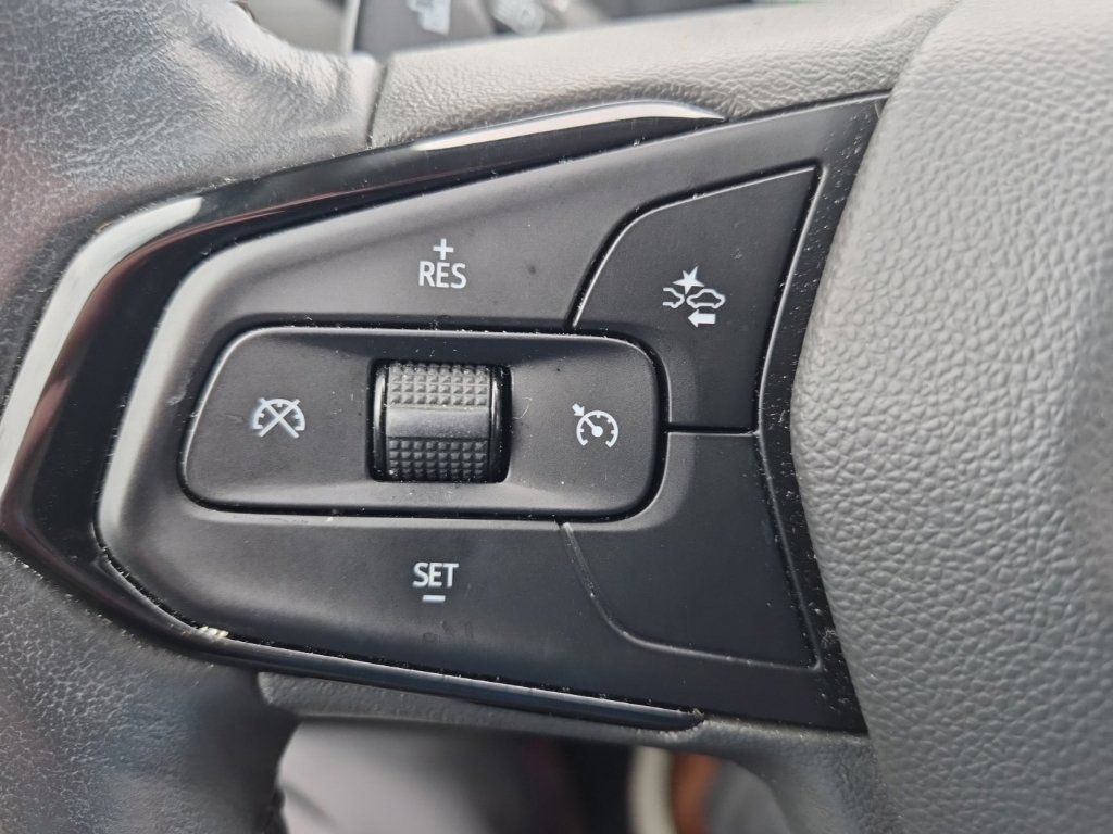 Used 2023 Chevrolet Bolt EUV Premier w/ Redline Edition FWD image 17