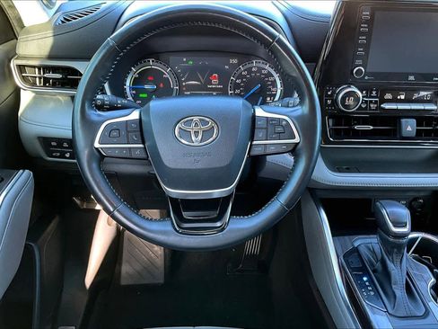 Used 2022 Toyota Highlander Limited image 6