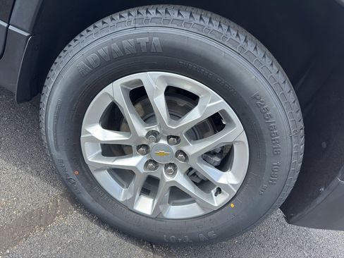Used 2023 Chevrolet Traverse LS FWD image 18